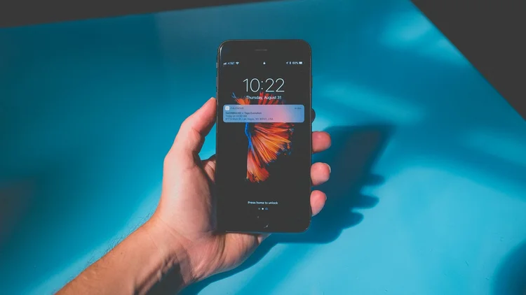 Don’t let lock-screen notifications give the Information away